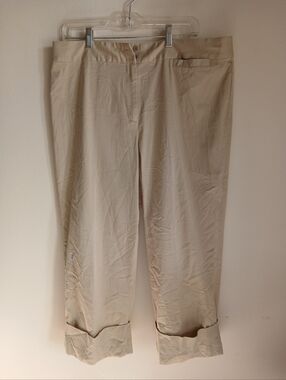 Chico's Size 3.5 Beige Capri Pants